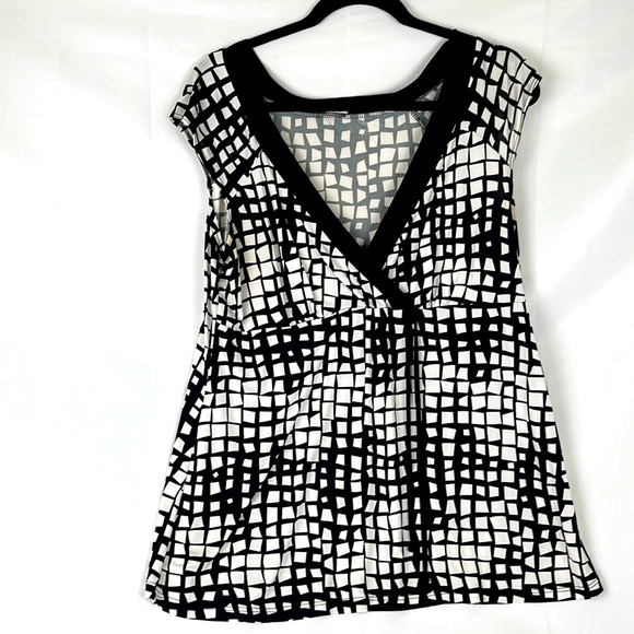 Talent Short Sleeve V-Neck Top Black & White Women's Size 2XL - Picture 1 of 10